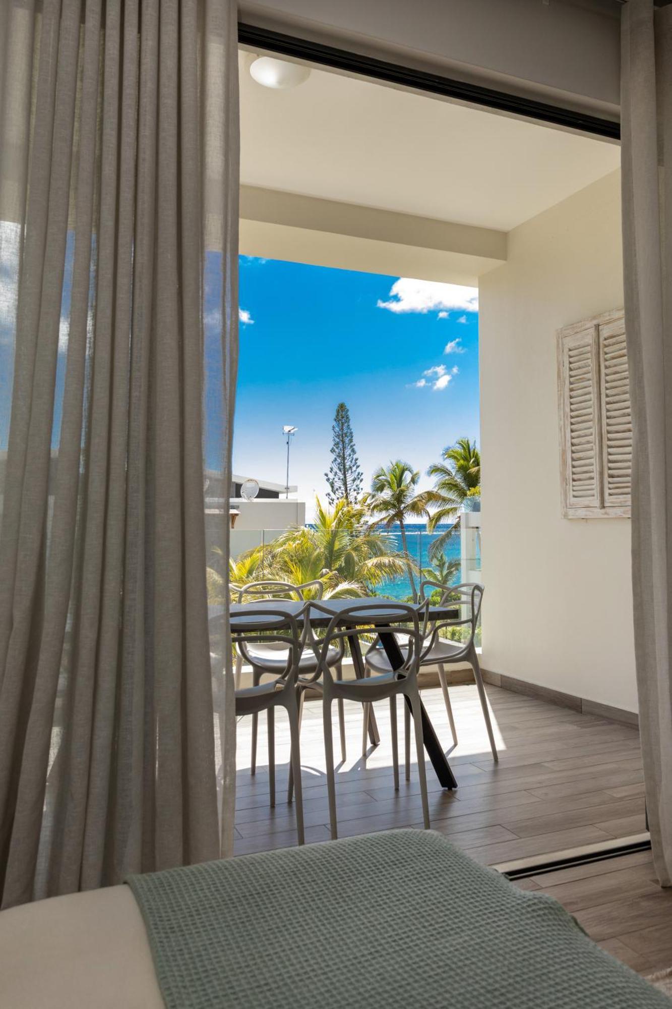Summer Beachfront Apartment Belle Mare