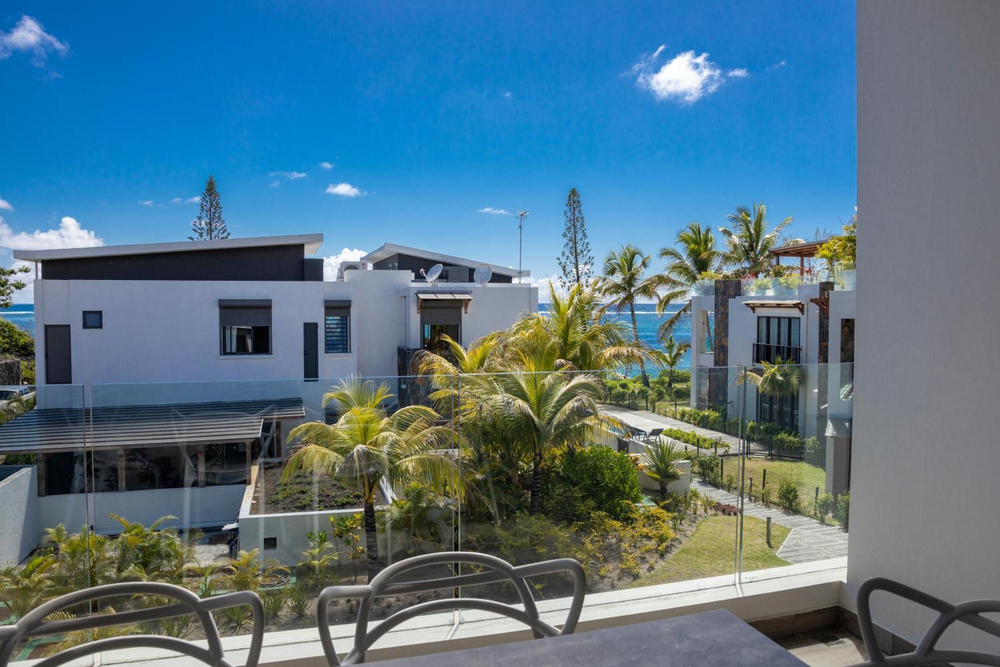 Summer Beachfront Apartment Belle Mare