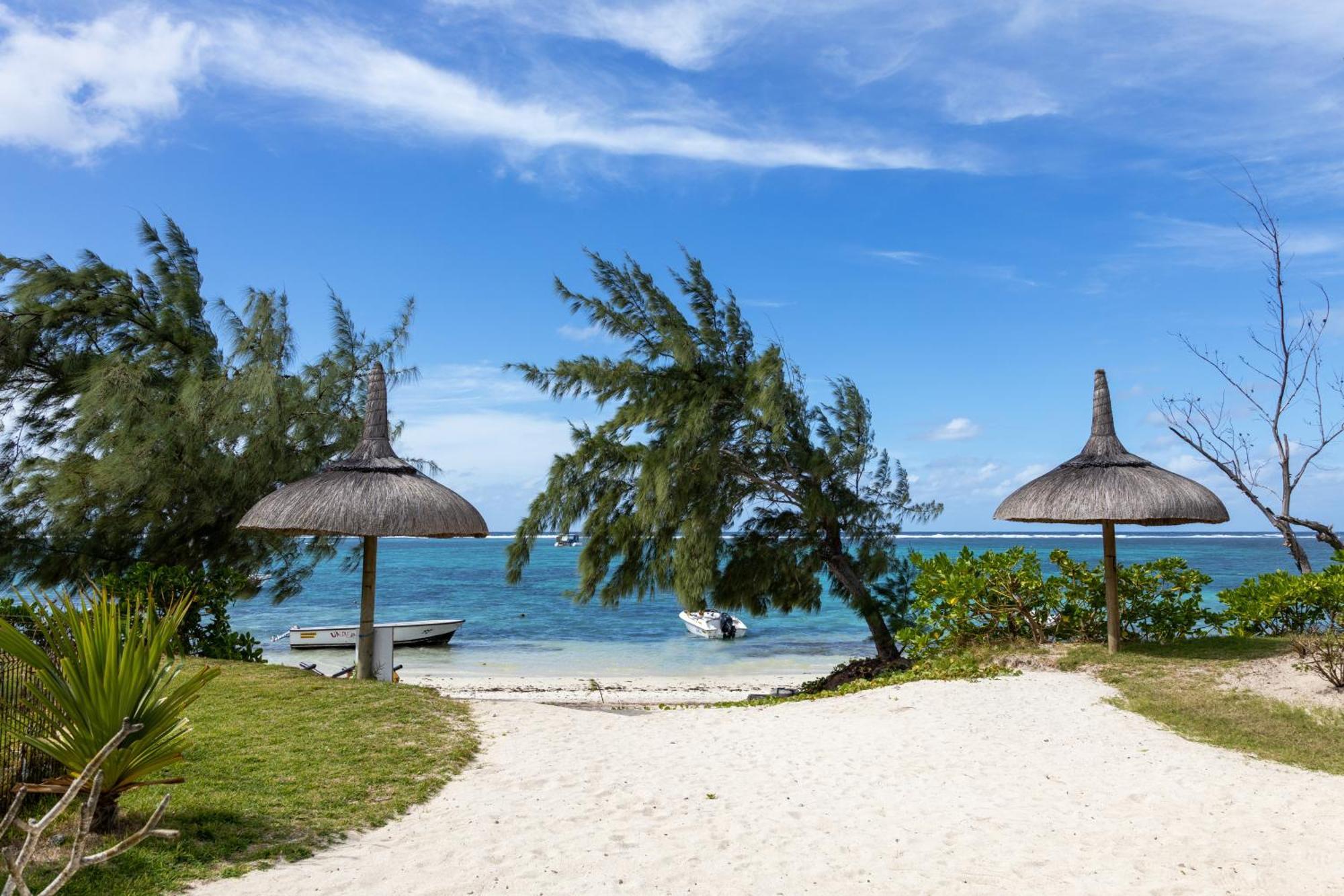 Summer Beachfront Apartment Belle Mare